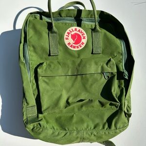 Fjallraven Kanken Backpack in Spruce Green